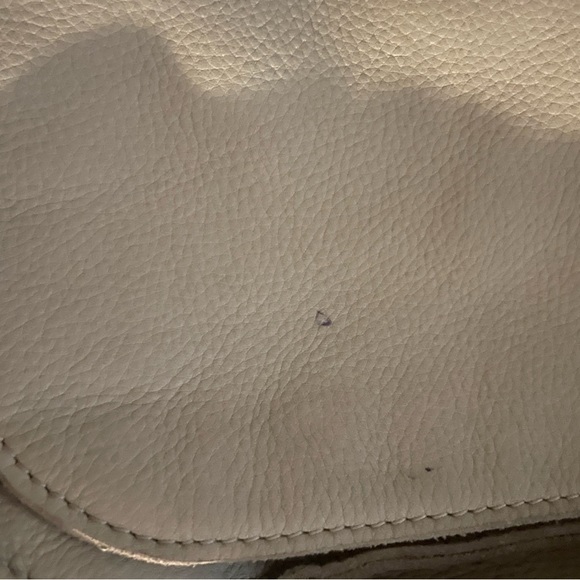 Cream pebbled leather messenger bag - Picture 2 of 3
